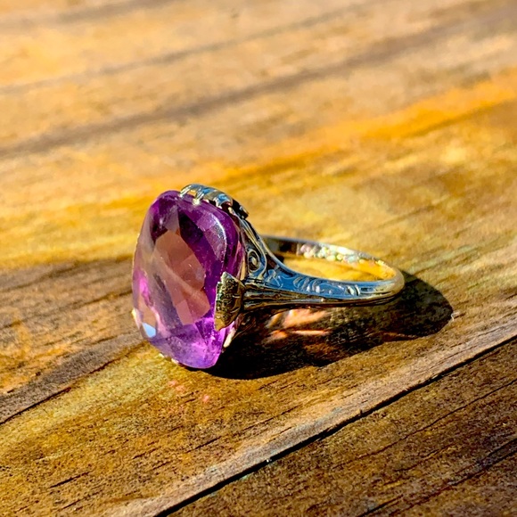 14K Vintage White Gold and Amethyst Ring - Picture 2 of 10
